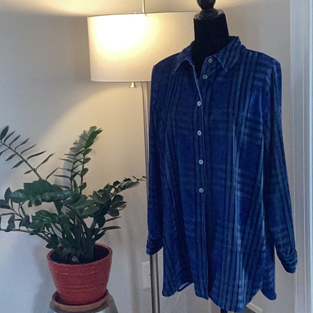 Velvet boyfriend tunic shirt. Blue/black plaid. Soft Surroundings, medium.